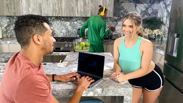 Crazy College GFs / Realitykings - Angie Faith, Alex Jones Big Naturals Kitchen Cheater / 02.06.2024