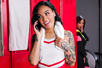 Hot And Mean / Brazzers - Honey Gold, Kaylani Lei Fucking The Locker Room Perv / 17.9.2019