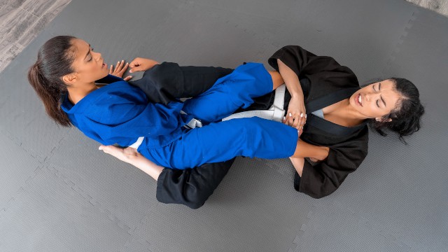 Look At Her Now / Realitykings - Savannah Sixx, Scarlit Scandal Self-Defense / 20.10.2020