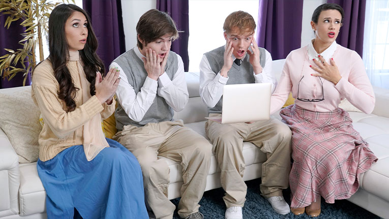 Mom Swap / TeamSkeet  / Penny Barber, Ashley Wolf / Holier Than Thou / 24.11.2021