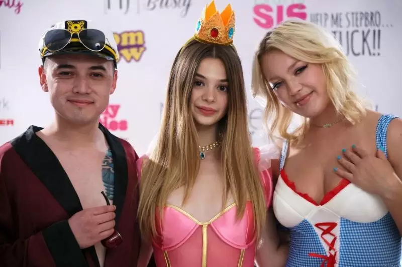 New  Annalese Reno  Molly Little Podcast (03-10-2025) Hardcore  Threesome  Casting  ILUVY  lulustream.com  savefiles.com