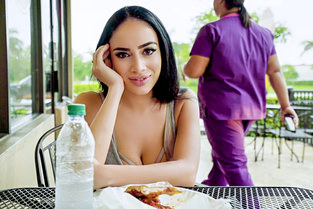 Public Pickups / Mofos - Victoria june Latina's Big Tits And Plump Lips / 27.9.2017