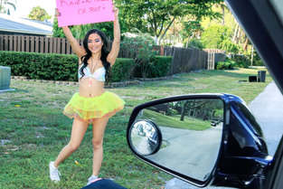 Stranded Teens / Mofos - Maya bijou Ebony Raver Gets Freaky In Field / 13.5.2017